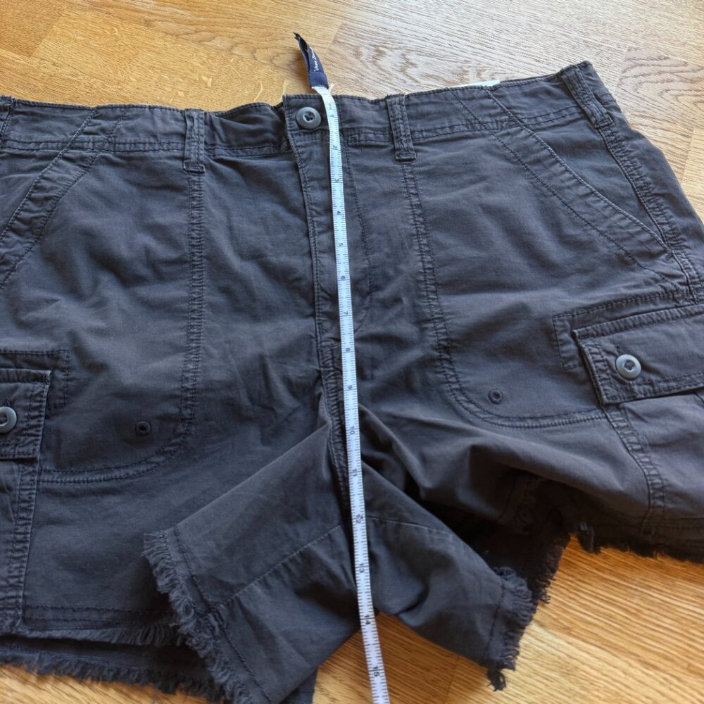 American Eagle 90s Boyfriend Cargo Shorts Black Size 14 NWT - Picture 9 of 10